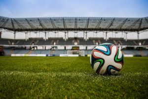 У школьников Москвы будет возможность принять участие в тренировке по футболу под руководством именитых спортсменов. Фото: pixabay.com